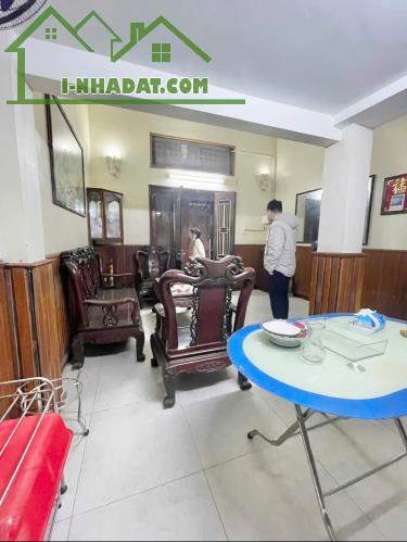 Cho thuê nhà ngõ Vân Hồ - Lê Đại Hành, Hai Bà Trưng 30m x 3 tầng, 3PN2VS giá 8 triệu