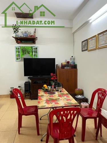 Căn chung cư Đặng Xá thương mại DT 46m2 giá nhỉnh 2 tỷ