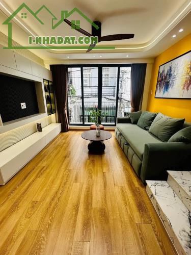 Cần tiền bán nhà Đường Mai Văn Ngọc Phú Nhuận 50m2 Giá 3ty320 lh Vân