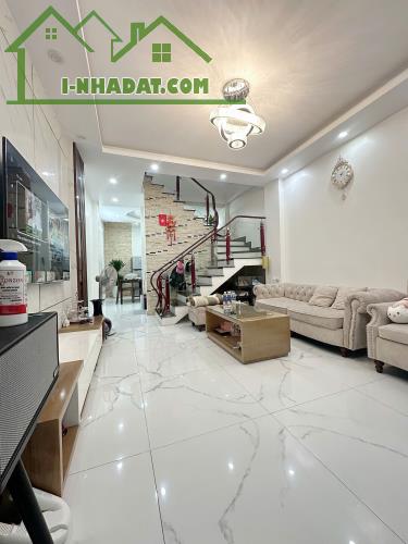 NHÀ ĐẸP 3 TẦNG – NGÕ Ô TÔ – GẦN VĂN CAO, LÊ HỒNG PHONG