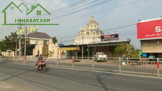 Bán đất thổ cư mt đường ĐT 826 xã Long Hòa , Cần Đước dt 266m2 giá 5,9 tỷ