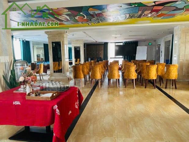 TỶ LỆ VÀNG 1.0.2 NGÕ 28 NGUYÊN HỒNG - 105M2 - 8M MẶT TIỀN - 6 TẦNG THANG MÁY VỈA HÈ Ô TÔ - 3