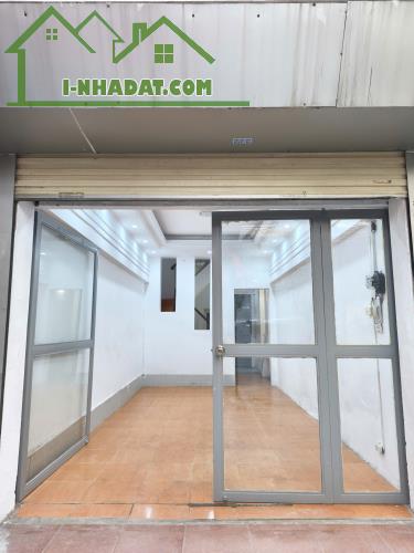 Cho thuê nhà ngõ Láng Hạ, làm nail, cà phê...2 tầng x 35m2 mặt tiền 3.3 m, 12.5 triệu