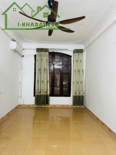 Cho thuê nhà nguyên căn 30m2 x 3,5 tầng cách mặt phố Dương Văn Bé 50 m - 2