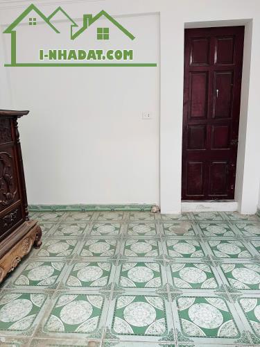 Cho thuê nhà nguyên căn 30m2 x 3,5 tầng cách mặt phố Dương Văn Bé 50 m - 3