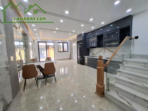Cần Bán nhà Sát Mặt Tiền Trung Mỹ Tây - Quận 12 💥dt : (5,3*12)  Giá 5.2 tỷ còn bớt 👉nhà
