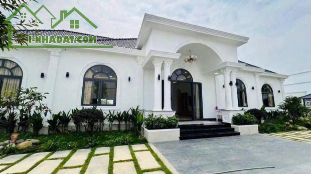 BÁN BIỆT THỰ SÂN VƯỜN CAO CẤP SANG TRỌNG TẠI XÃ MỸ HẠNH BẮC, ĐỨC HOÀ, TỈNH LONG AN CŨ