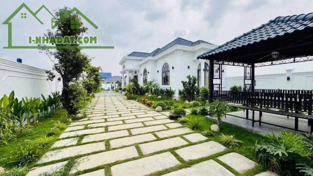 BÁN BIỆT THỰ SÂN VƯỜN CAO CẤP SANG TRỌNG TẠI XÃ MỸ HẠNH BẮC, ĐỨC HOÀ, TỈNH LONG AN CŨ - 1