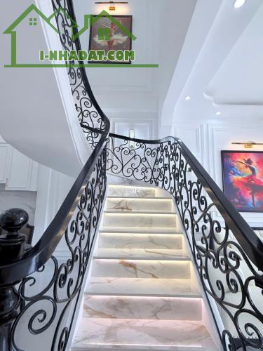 Nhà Lầu TÂN CỔ ĐIỂN đẹp RỰC RỠ. Đường Rộng 8mét. Xe 16 Chổ Vivu - Tân Mỹ Chánh - Mỹ Tho c - 3