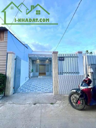 Khu phố 9, P 5. Nhà có sân rộng. - Hiếm tại TP Mỹ Tho nhưng giá rẻ bất ngờ!!! - 2