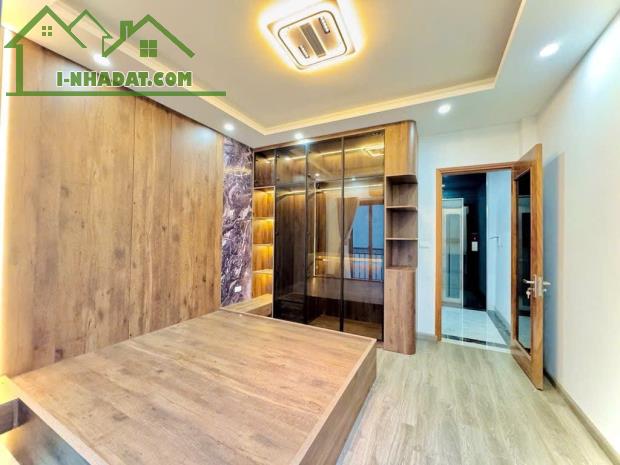 Bán Nhà Phố Minh Khai - Lô góc 3 thoáng - 30m2 x 5 tầng thang máy, mới cứng, 3 bước ra oto - 3