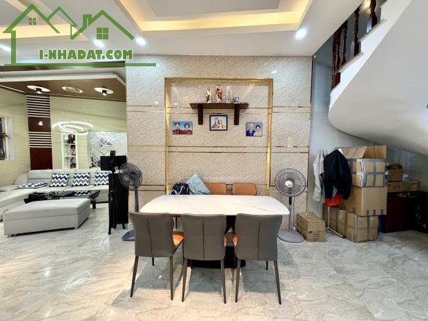NGÃ 4 PHÚ NHUẬN – NHÀ 3 TẦNG – 92M² – NỞ HẬU – FULL NỘI THẤT – 9.5 TỶ - 1