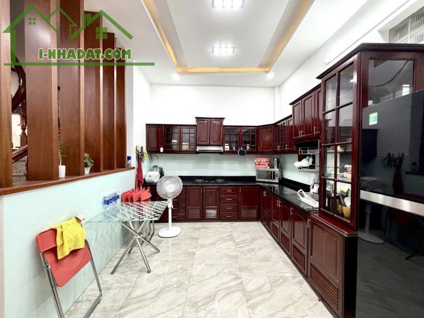 NGÃ 4 PHÚ NHUẬN – NHÀ 3 TẦNG – 92M² – NỞ HẬU – FULL NỘI THẤT – 9.5 TỶ - 4