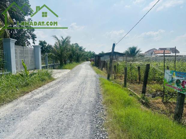 Sát Ranh Long An và Tiền Giang Cũ. Cần Bán Gấp 2.000 m2 ĐẤT MẶT TIỀN Đường Lộ Dừa-Cầu Đình - 1