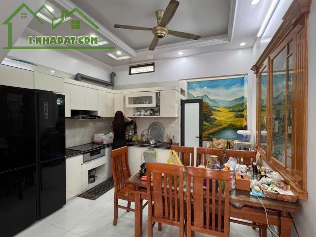 Bán nhà phố Trung Hành, Hải Phòng: 48m2 x 4 tầng, Ô tô đỗ cửa, Không ngập lụt