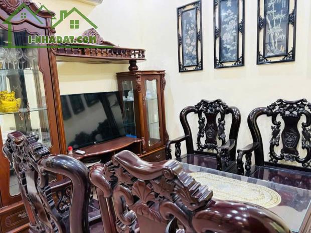 Cần cho thuê nhà 48m2 x 2 tầng có 3 phòng ngủ, 1WC, đầy đủ tiện nghi đường Hoàng Hoa