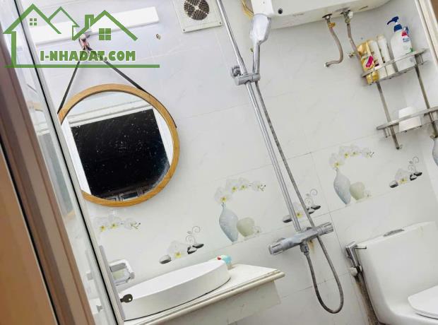 Cần cho thuê nhà 48m2 x 2 tầng có 3 phòng ngủ, 1WC, đầy đủ tiện nghi đường Hoàng Hoa - 4