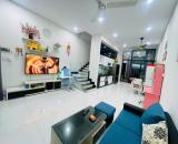 Nhà 2 tầng mặt tiền Hoàng Minh Giám . DT:100m , ngang 5m . Giá : 6tỷ700 TL