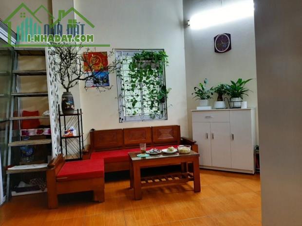 Chính chủ cho thuê nhà cấp 4 ngõ 181 Nguyễn Văn Linh, diện tích 35M2, giá 5 triệu
