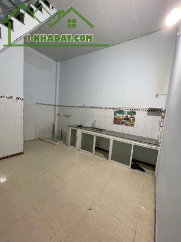 Cho thuê nhà 4x17m, Trệt 2 lầu, 4PN - Trường Chinh, Tân Phú, gần mũi tàu Cộng Hòa - 12tr/t - 3