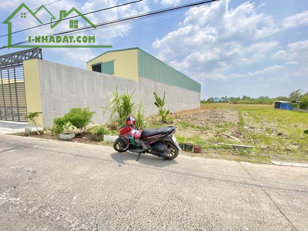 Đất thổ cư 193m2 MT đường Bà Cua, gần Quốc Lộ 1A, Giá 1,9 tỷ - xã Phước Lợi, Bến Lức, LA