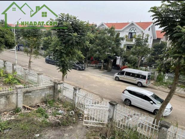 Bán Biệt thự đơn lập, căn góc: 425 m2, Mặt tiền 17 m, Đường 30m - Khu đô thị Quang Minh - 1