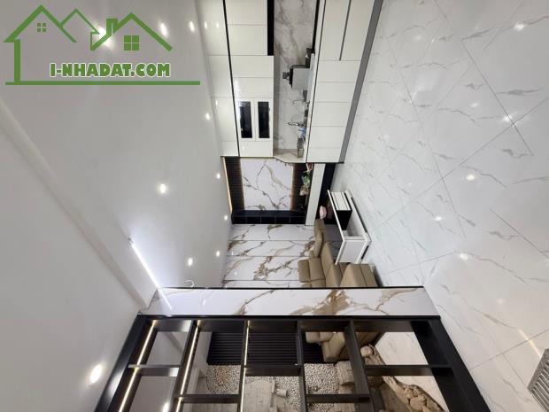 nhà ngõ trần khát chân 40m, 5 tầng, full nội thất, giá chào 7.5 tỷ