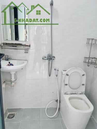 Cho thuê nhà đường Tân Sơn Nhì, P Tân Sơn Nhì, Tân Phú, giá 9tr - 4