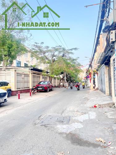 Bán nhà 2 lầu tặng dãy nhà trọ (417m2) HXH Lâm Văn Bền Quận 7 - Chỉ 70Tr/m2