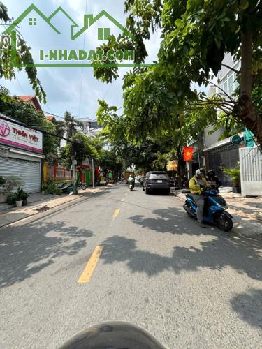 Bán Đất Quận 7, Mặt Tiền 4.2M, Nở Hậu, Xe Hơi Đậu Trước Đất, Đường Số Tân Quy. Gần Lotte -