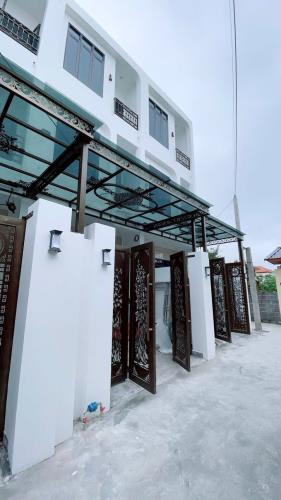 Nhà 3 tầng - sân cổng riêng - Gần chợ chiều Đa Phúc