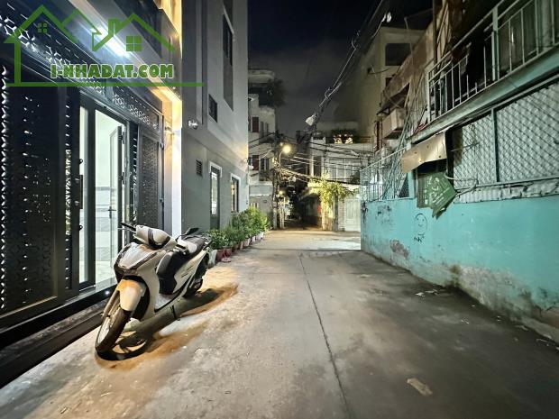 NHỈNH 8 TỶ! OTO TRÁNH,NGÕ THÔNG,KINH DOANH, NHÀ CẦU DIỄN DT:40Mx5T