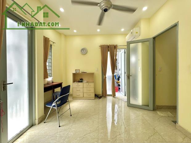 NHỈNH 8 TỶ! OTO TRÁNH,NGÕ THÔNG,KINH DOANH, NHÀ CẦU DIỄN DT:40Mx5T - 2