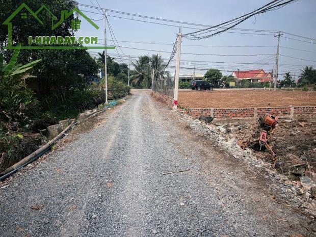Bán đất 2 mặt tiền ĐT 816 xã Thạnh Hòa , Bến Lức dt 1351m2 đất vườn giá 2,8 tỷ - 2