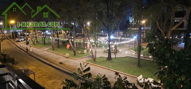 BIỆT THỰ BÌNH CHÁNH: 137M2 - MẶT TIỀN CÔNG VIÊN - TẶNG NỘI THẤT CAO CẤP - SÁT QUẬN 8 - 5