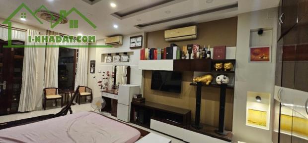 BIỆT THỰ BÌNH CHÁNH: 137M2 - MẶT TIỀN CÔNG VIÊN - TẶNG NỘI THẤT CAO CẤP - SÁT QUẬN 8 - 3