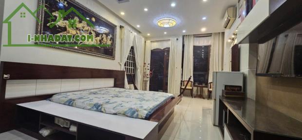 BIỆT THỰ BÌNH CHÁNH: 137M2 - MẶT TIỀN CÔNG VIÊN - TẶNG NỘI THẤT CAO CẤP - SÁT QUẬN 8 - 2