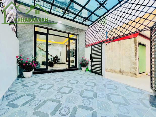 BÁN NHÀ ĐƯỜNG THIÊN LÔI - XÂY MỚI FULL NỘI THẤT - SÂN CỔNG RIÊNG - 3 MẶT THOÁNG