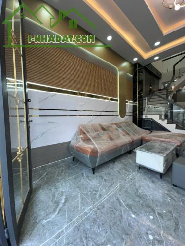 Chủ ngộp cần bán gấp nhà mặt tiền rạch kiến