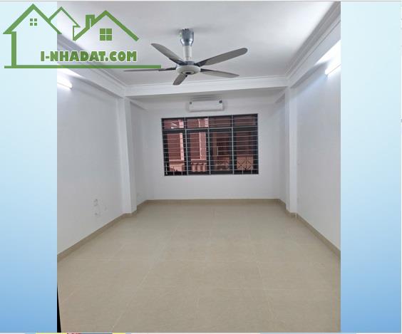 Cho thuê nguyên tầng 3, Dt 25m2, Giá tốt, gần bến xe - ga Giáp Bát, Hoàng Mai, 0915368895