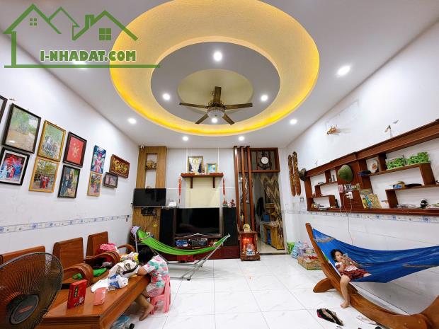 Bán nhà 1 trệt 1 lầu mặt tiền chợ KP6 Tân Biên, Biên Hòa, 139m2, giá 4 tỷ 200. - 1