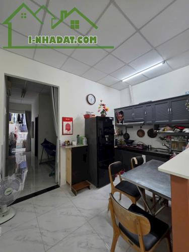 Bán nhà 64m2 sổ riêng thổ cư đường ô tô (P. Tân Hạnh) chỉ 2,250 tỉ - 1