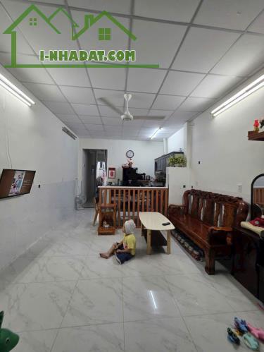 Bán nhà 64m2 sổ riêng thổ cư đường ô tô (P. Tân Hạnh) chỉ 2,250 tỉ - 2