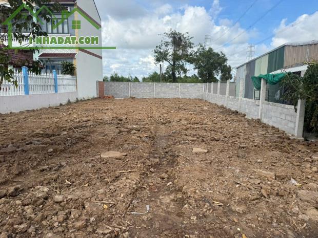 Bán đất thổ cư mặt tiền tỉnh lộ 832, An Nhựt Tân , Tân Trụ dt 300m2 giá 3,5 tỷ - 3