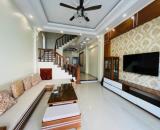 Cho thuê nguyên căn 7 ngủ khép kín phố Văn Cao, DT: 80m2.
