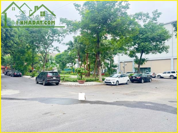 HIẾM, Bán biệt thự VIP khu Vườn Đào, Lạc Long Quân, view vườn hoa 370m2 235 tỷ