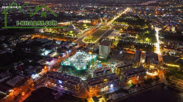 căn hộ cao cấp bàn giao full nội thất hacom tower liên hệ 0839916159 - 5