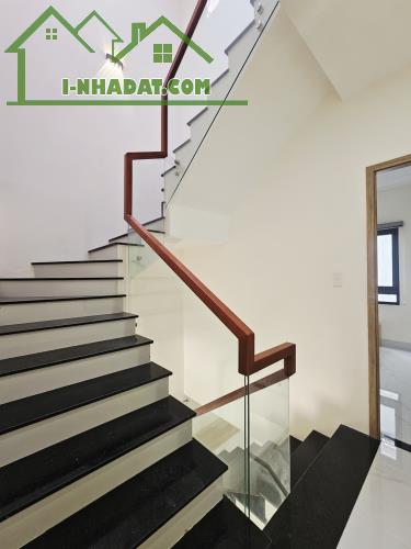 💥💥 NHÀ PHỐ MỚI 3 TẦNG - HOÀN CÔNG 📐 53 M² (4x13.5) - 4 PHÒNG NGỦ 🚗 ĐƯỜNG 8 M CÓ VỈA HÈ - 3