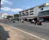 QUẬN 5 - MẶT TIỀN ĐẠI LỘ TRẦN HƯNG ĐẠO - NGANG 4,4m DÀI 9m - Chỉ 20 triệu / tháng