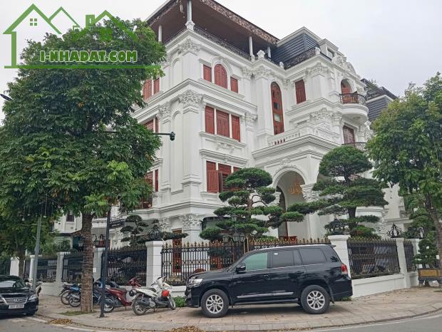 VP Bank phát mại biệt thự Lô Góc An Vượng Villa gần siêu thị AEON Mall 300m2 chỉ 4x tỷ.